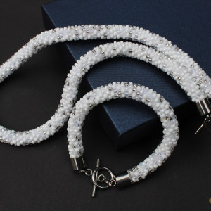 komplet biżuterii -sznur koralikowy - biały melanż