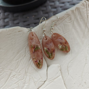 Komplet biżuterii - wisiorek i kolczyki z żywicy epoksydowej - Eteria