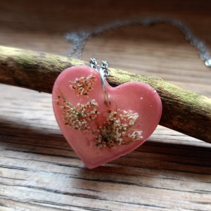 Komplet biżuterii z żywicy - kolczyki i wisiorek - KOPERKOWE LOVE