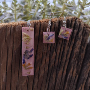 Komplet biżuterii z żywicy - wisiorek i kolczyki - SZEPT NATURY