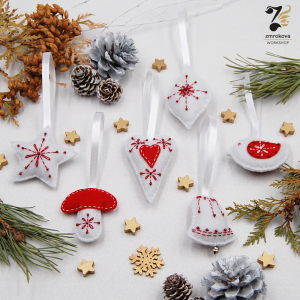 Komplet dekoracji świątecznych z filcu biało-czerwonych