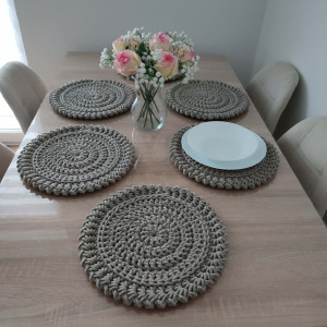 Komplet podkładek pod talerze szydełkowych ze sznurka 6szt - 32cm