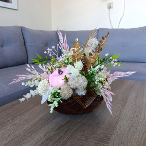 Kompozycja jesienna w koszyku. Dekoracja jesienna