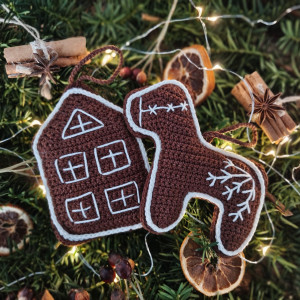 Konik i domek dwa szydełkowe pierniczki - ozdoby choinkowe