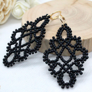koronkowe kolczyki z matowych koralików - czerń
