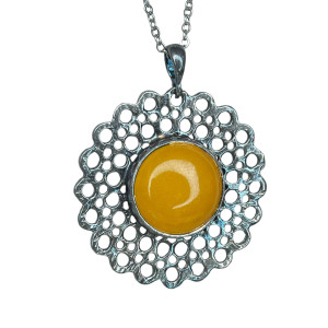 Koronkowy wisiorek z jadeitem a1043