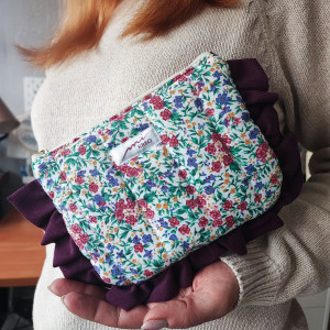 Kosmetyczka kwiatowa fioletowa