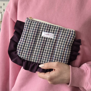 Kosmetyczka w kratkę śliwkowa