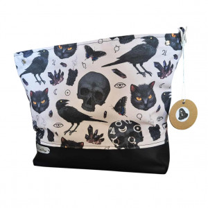 Kosmetyczka w stylu gothic witchy