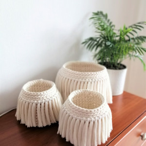 Kosz,koszyk z frędzlami,kosz BOHO,rozmiary.