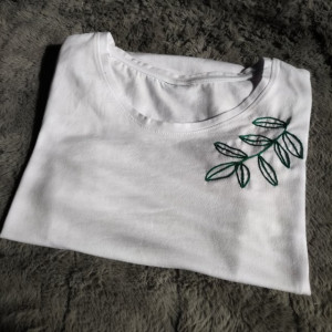 koszulka z haftem - liść M