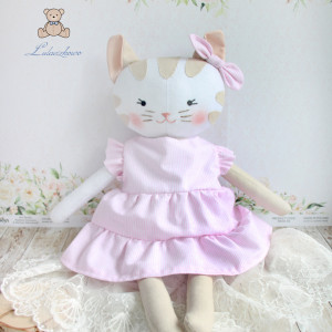 Kotek Tilda w łatki w różowej sukience GOTOWY