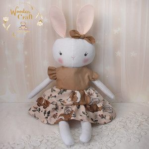 Króliczek Sara przytulanka w beżowo-brązowej sukieneczce GOTOWA