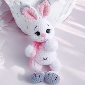 Królik wykonany szydełkiem - biały