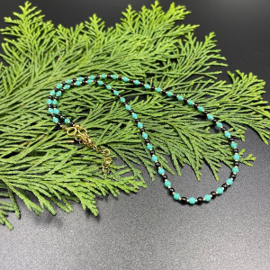 Krótki koralikowy naszyjnik turkusowo czarno złoty #1091