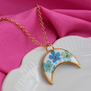 Księżyc z kwiatami niezapominajki, wisiorek z łańcuszkiem