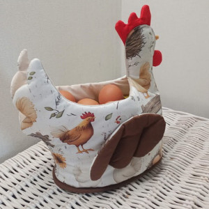 Kura na jajka, owoce, ozdoba kuchni