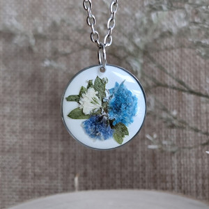 Kwiatowa łąka srebrna zawieszka gipsówka niebieska zawieszka