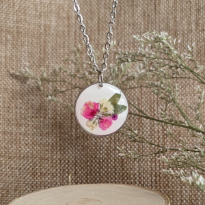 Kwiatowa łąka srebrna zawieszka gipsówka róż wisior