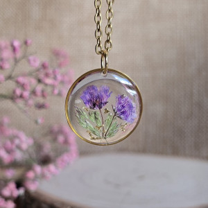 Kwiatowa łąka złota zawieszka gipsówka fiolet