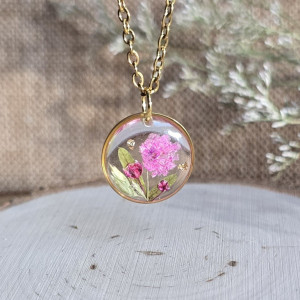 Kwiatowa łąka złota zawieszka gipsówka róż wieczne kwiaty