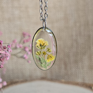 Kwiatowy bukiet zawieszka żółta gipsówka wisiorek