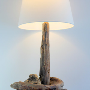 Lampa z drewna z morza nr 43 - Samotny wędrowiec
