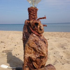 Lampa z drewna z morza nr 7 - Pionowy głaz