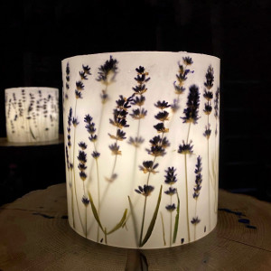 Lampion z prawdziwymi kwiatami lawendy
