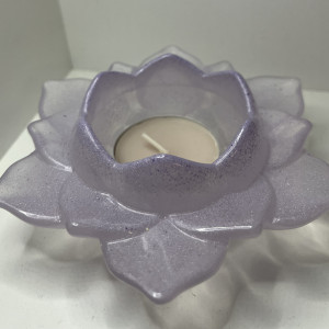 Lawendowy świecznik z żywicy epoksydowej