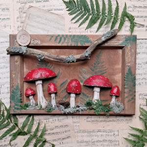 Leśne okienko z muchomorkami obraz