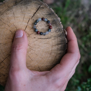 Leśny Pierścionek z zielonych kamieni w dzikim stylu