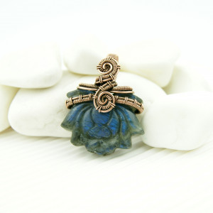 Lotos wisiorek wire wrapping z labradorytem