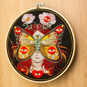 Madame Butterfly Kobieta Motyl black, haft w tamborku 20 cm