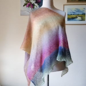 Magiczne kolory - delikatna, asymetryczna chusta z jedwabiu i moheru