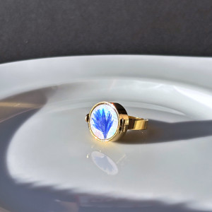 Magiczny Pierścionek na balsam do ust z płatkiem chabra