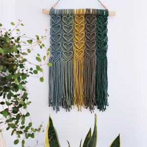 Makatka na ścianę z motywem serc, Wisząca dekoracja ścienna makrama