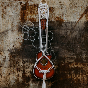 Makrama wieszak na ukulele