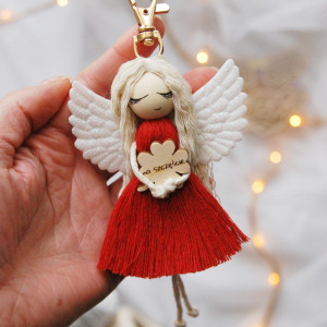Makramowy breloczek Anioł - czerwony | Aniołek na szczęście brelok