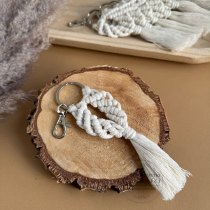 Makramowy breloczek  boho - kolor ecru