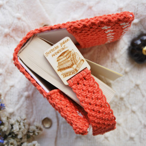 Makramowy otulacz na książkę - dyniowy | Zakładka gratis