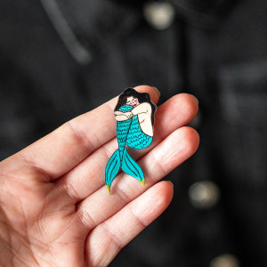 Mała przypinka z syrenką