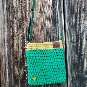 Mała torebka ze sznurka