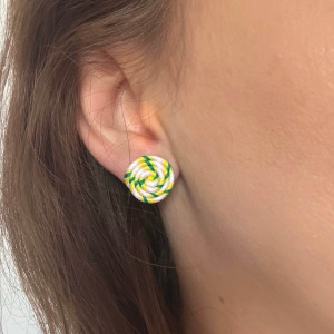 Małe energetyczne kolczyki