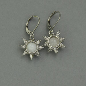 Małe kolczyki słoneczka kamień księżycowy wire wrapping