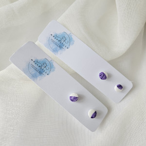 Małe kolczyki sztyfty biało fioletowe