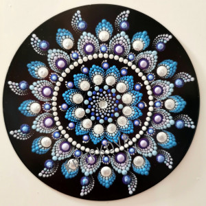 Mandala malowana na płycie vinylowej