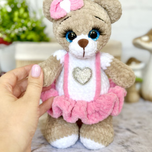 Maskotka miś wyk. szydełkiem - róż krem