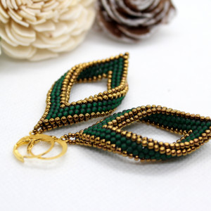 matowa zieleń -  kolczyki szyte z koralików Toho