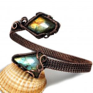 Miedziana bransoletka z labradorytem regulowana.